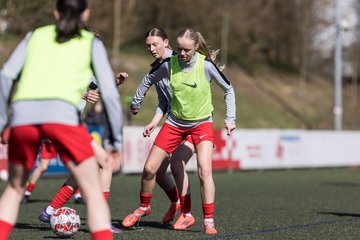 Bild 108 - wBJ Eimsbuettler TV - VfL Wolfsburg : Ergebnis: 1:3